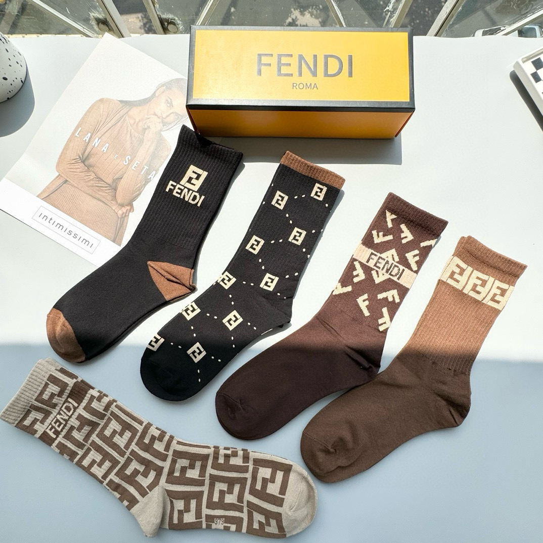  配包装【一盒五双】FENDI · 芬迪❗️大F新品高筒袜子❗️超级经典的双F标志，纯棉材质制造，透气舒
