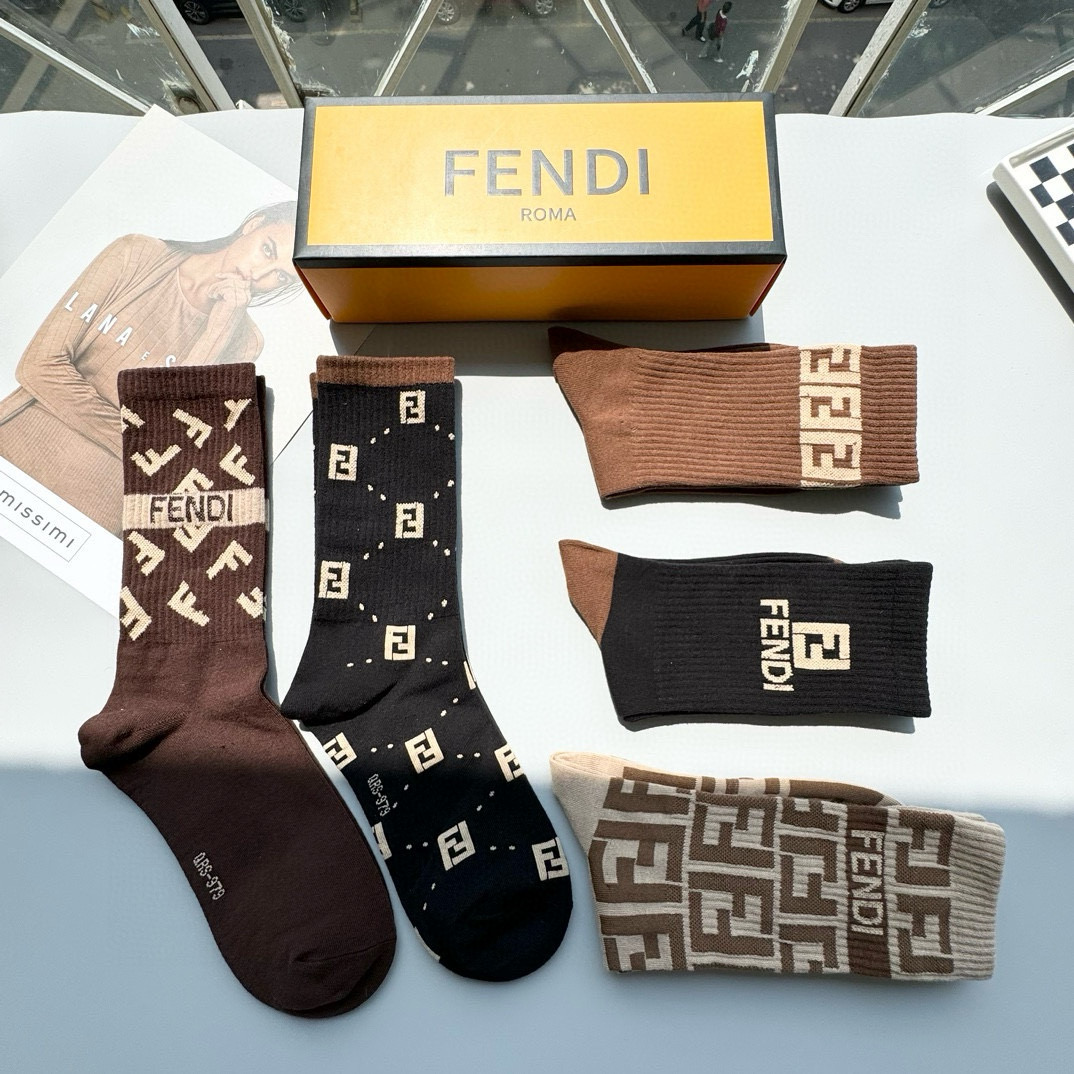  配包装【一盒五双】FENDI · 芬迪❗️大F新品高筒袜子❗️超级经典的双F标志，纯棉材质制造，透气舒