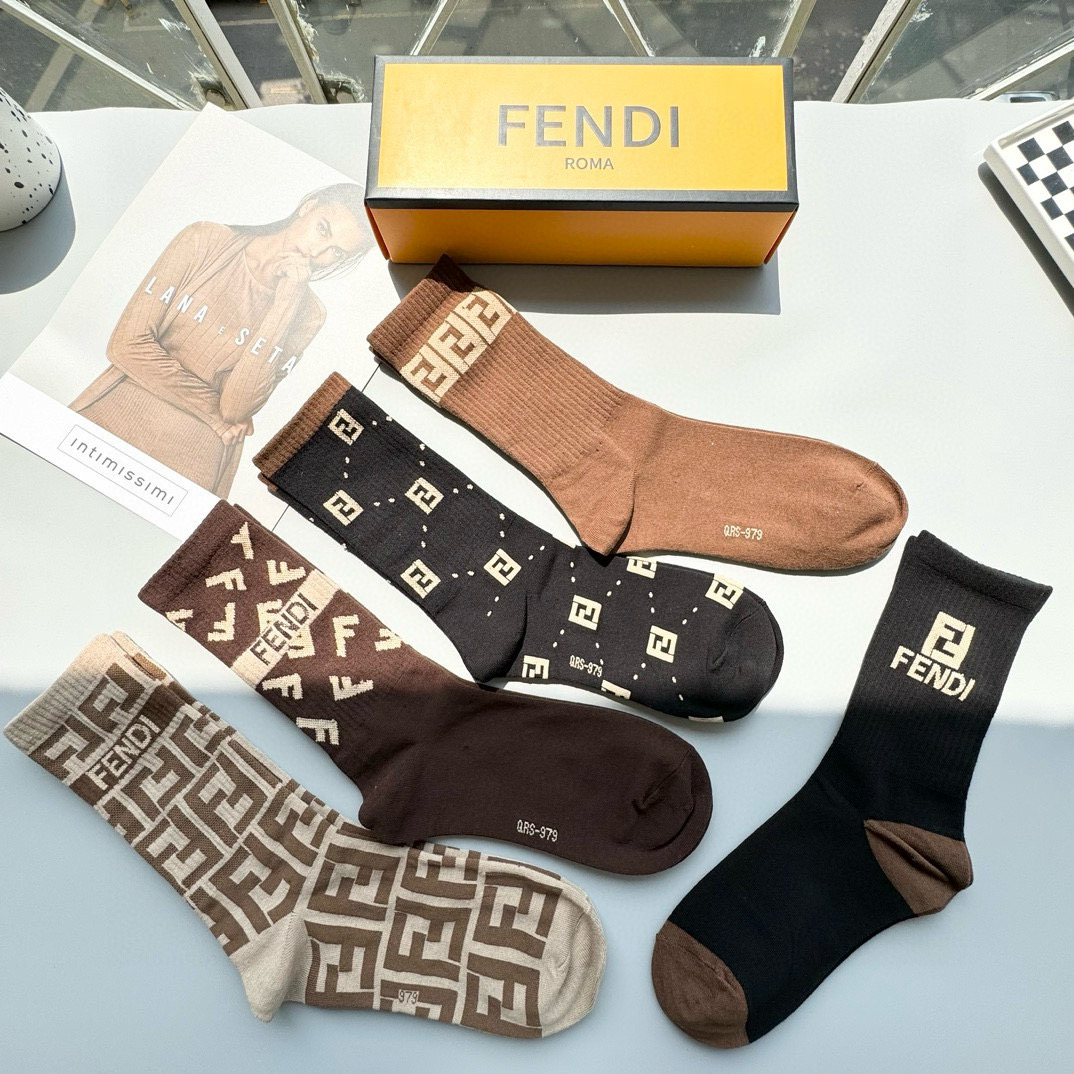  配包装【一盒五双】FENDI · 芬迪❗️大F新品高筒袜子❗️超级经典的双F标志，纯棉材质制造，透气舒