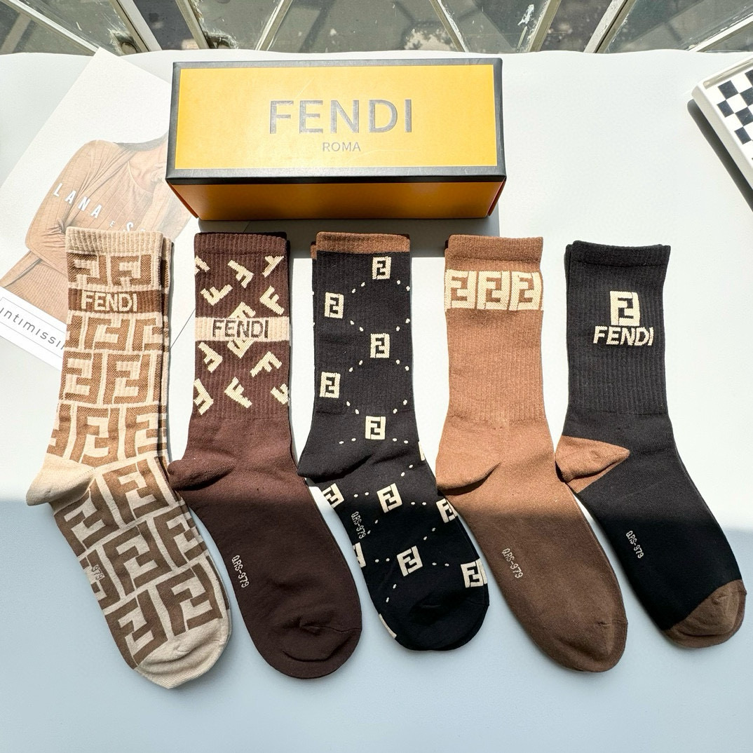 配包装【一盒五双】FENDI · 芬迪❗️大F新品高筒袜子❗️超级经典的双F标志，纯棉材质制造，透气舒