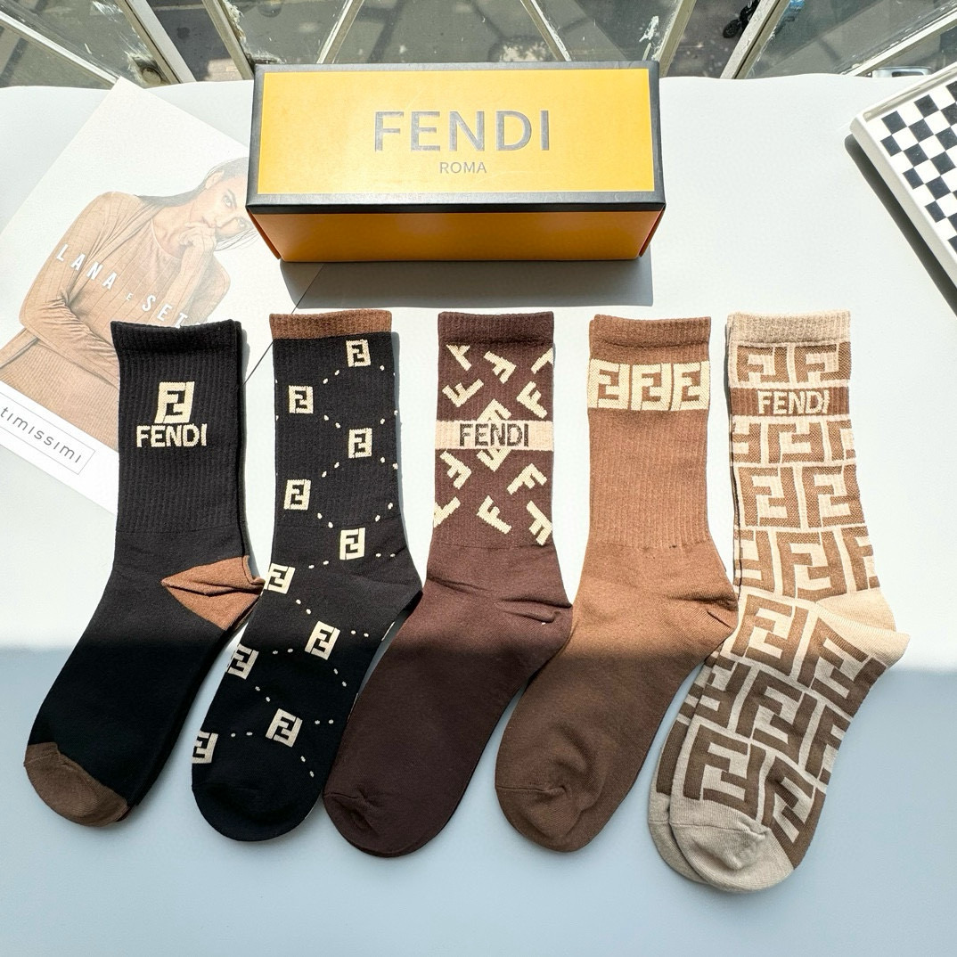  配包装【一盒五双】FENDI · 芬迪❗️大F新品高筒袜子❗️超级经典的双F标志，纯棉材质制造，透气舒