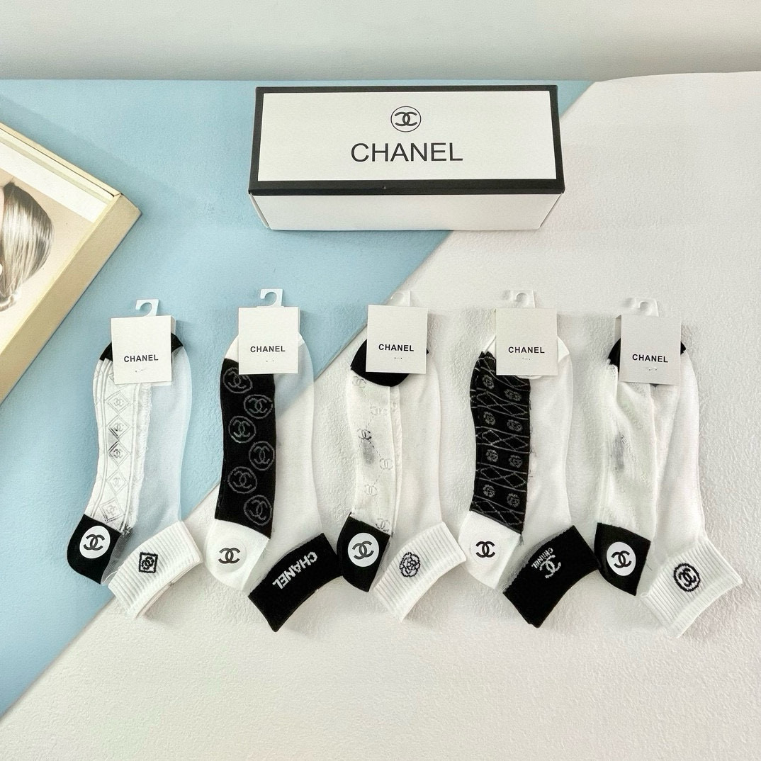  配包装【一盒五双】CHANEL.香奈儿❗️新款短款冰丝袜子❗️冰丝加棉，镂空经典字母标志，轻薄透气，酷
