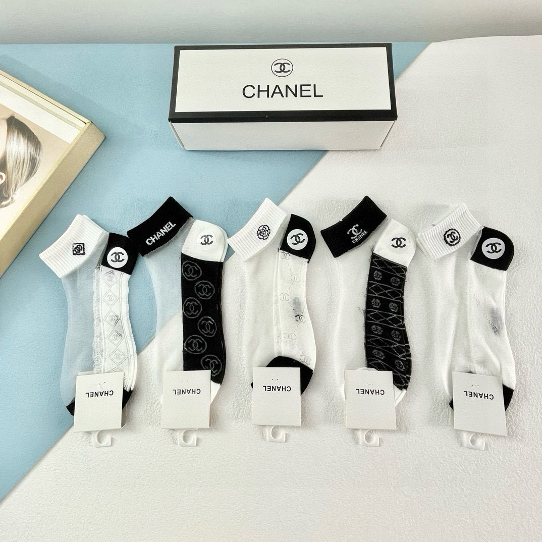  配包装【一盒五双】CHANEL.香奈儿❗️新款短款冰丝袜子❗️冰丝加棉，镂空经典字母标志，轻薄透气，酷