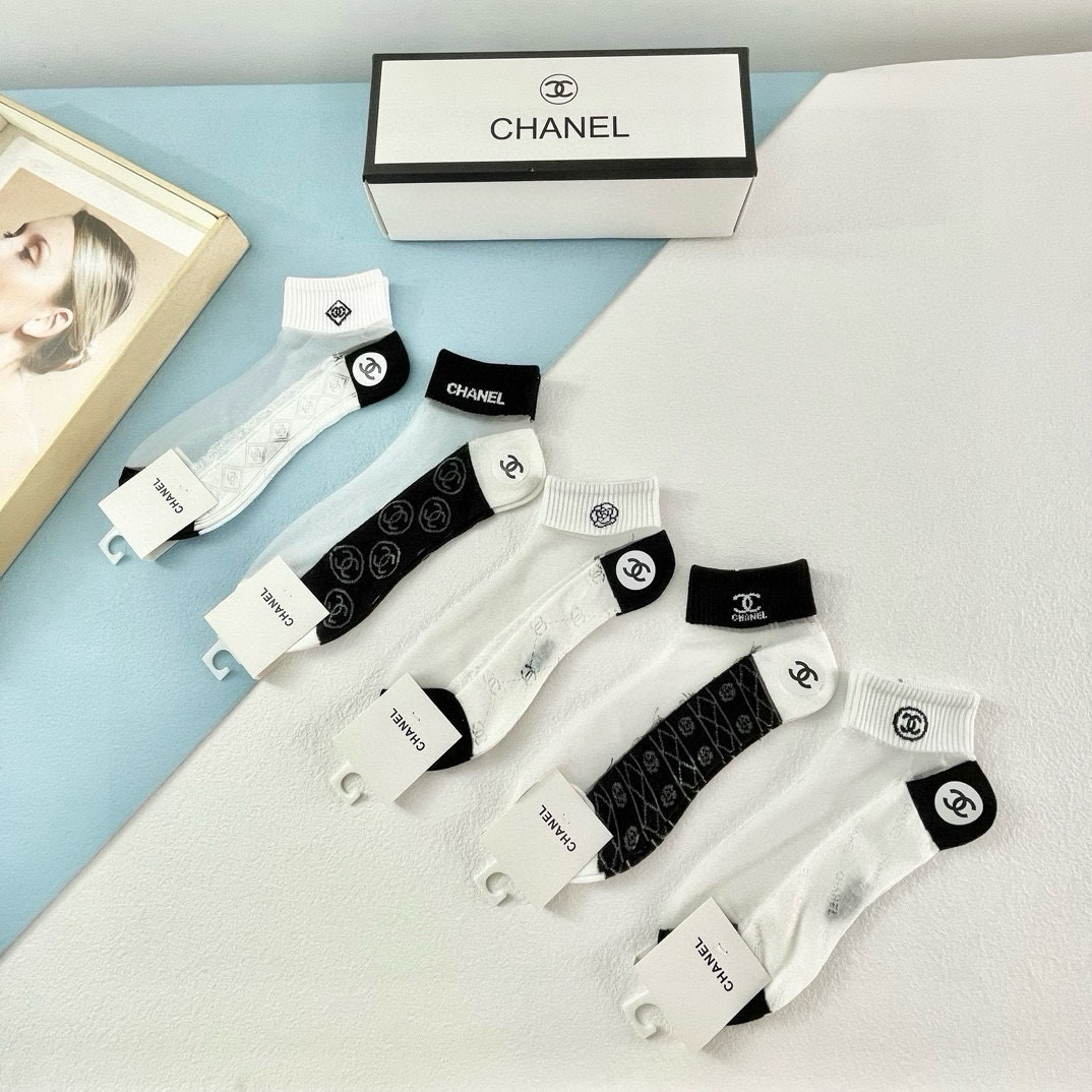  配包装【一盒五双】CHANEL.香奈儿❗️新款短款冰丝袜子❗️冰丝加棉，镂空经典字母标志，轻薄透气，酷