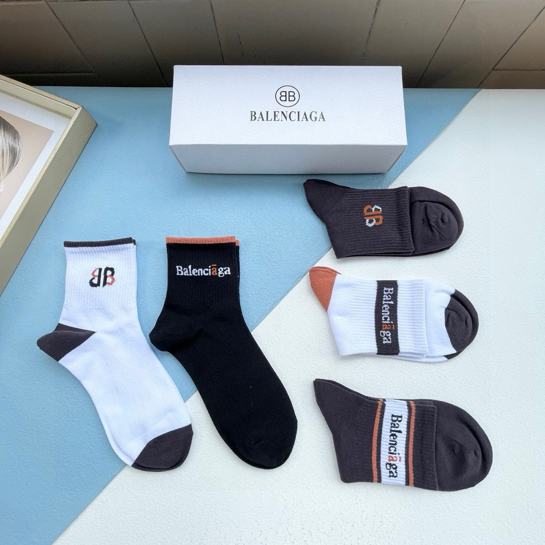  配包装【一盒五双】BALENCIAGA · 巴黎世家🌟 高品质。好看到爆炸欧美大牌中筒袜。男女款🌟潮人