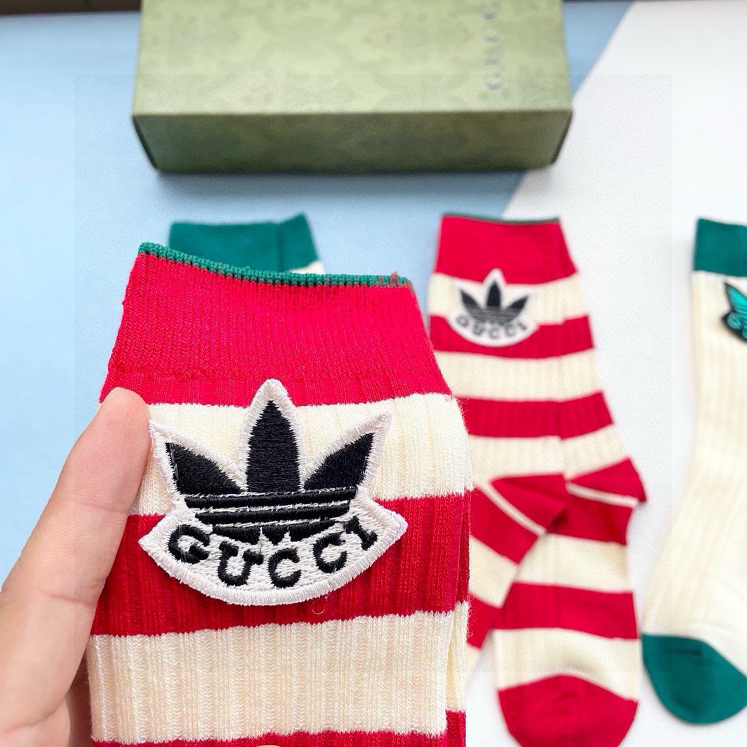  配包装【一盒四双】。 Gucci 古奇GG限量系列～Gucci的GG系列都没有让人失望过，这次运动风格