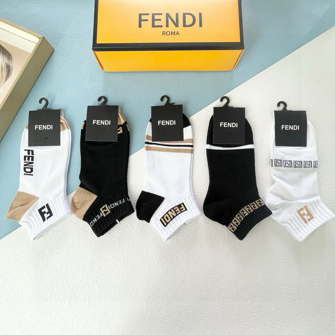  配包装【一盒五双】🌟FENDI芬迪🌟高版本 ～好看到爆炸 欧美大牌男女款短袜。🌟潮人必不能少的专柜代购