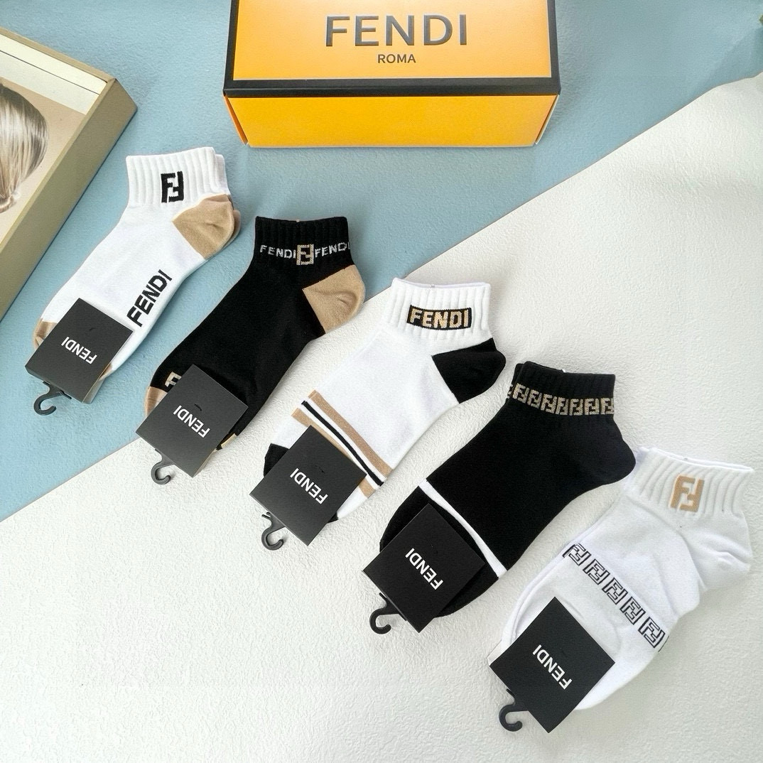  配包装【一盒五双】🌟FENDI芬迪🌟高版本 ～好看到爆炸 欧美大牌男女款短袜。🌟潮人必不能少的专柜代购