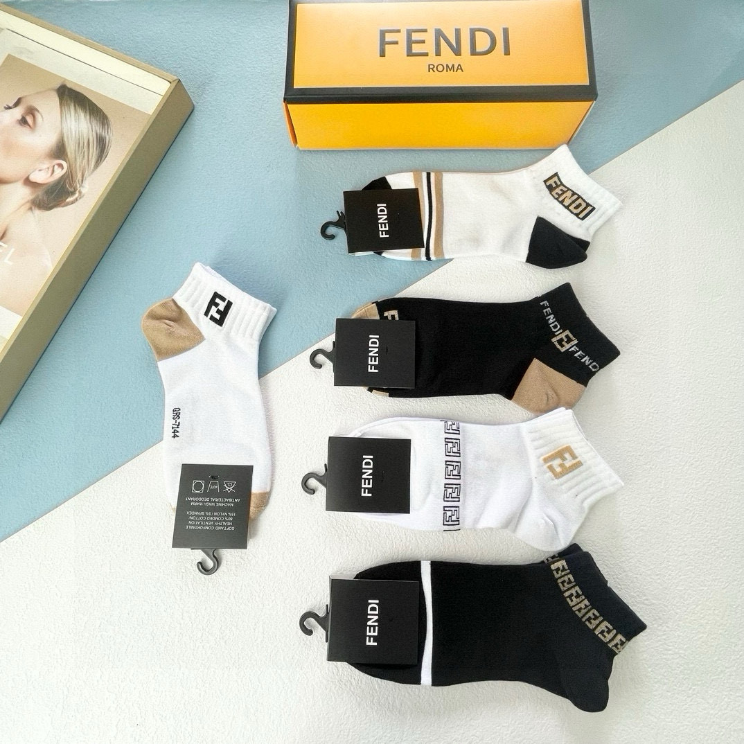  配包装【一盒五双】🌟FENDI芬迪🌟高版本 ～好看到爆炸 欧美大牌男女款短袜。🌟潮人必不能少的专柜代购