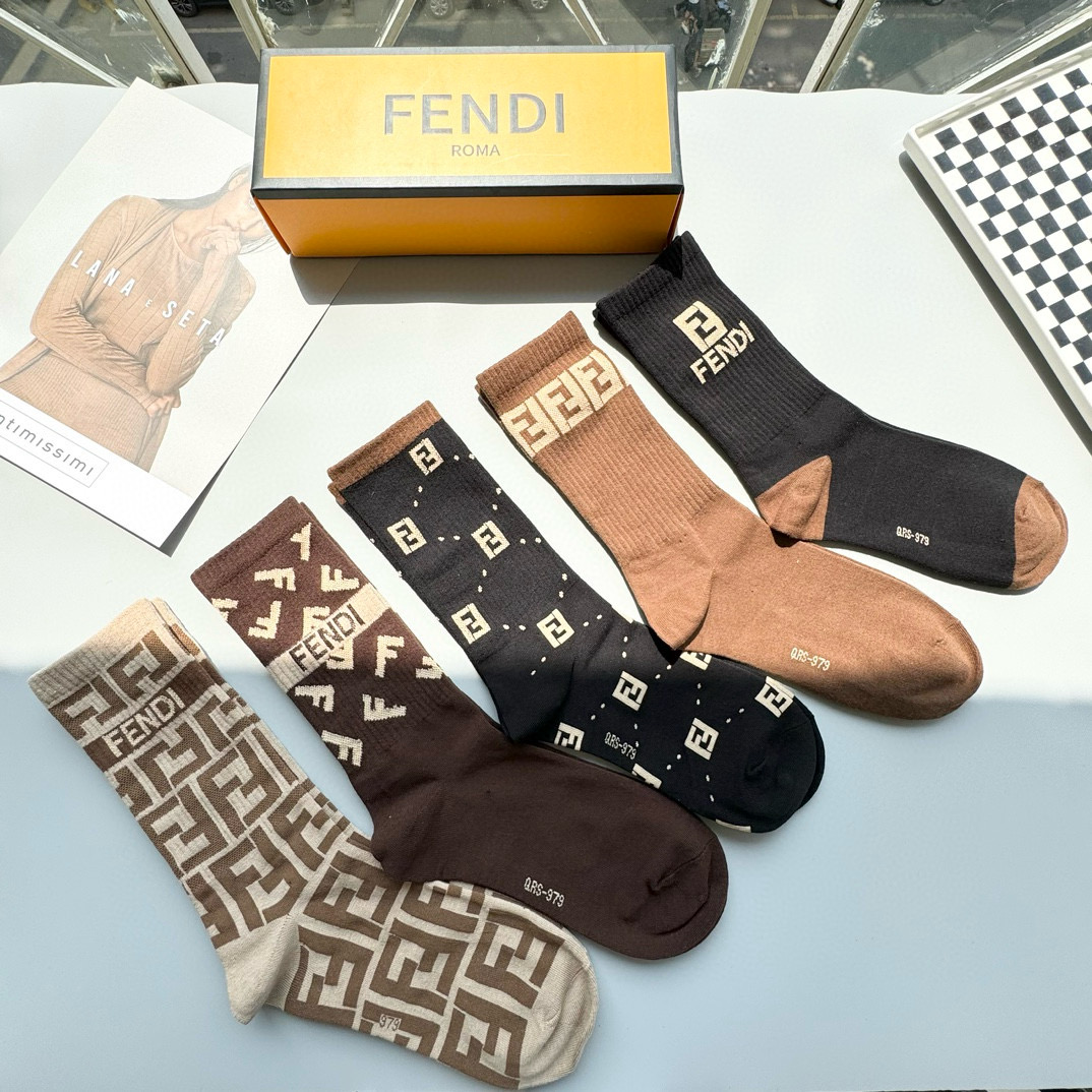  配包装【一盒五双】FENDI · 芬迪❗️大F新品高筒袜子❗️超级经典的双F标志，纯棉材质制造，透气舒