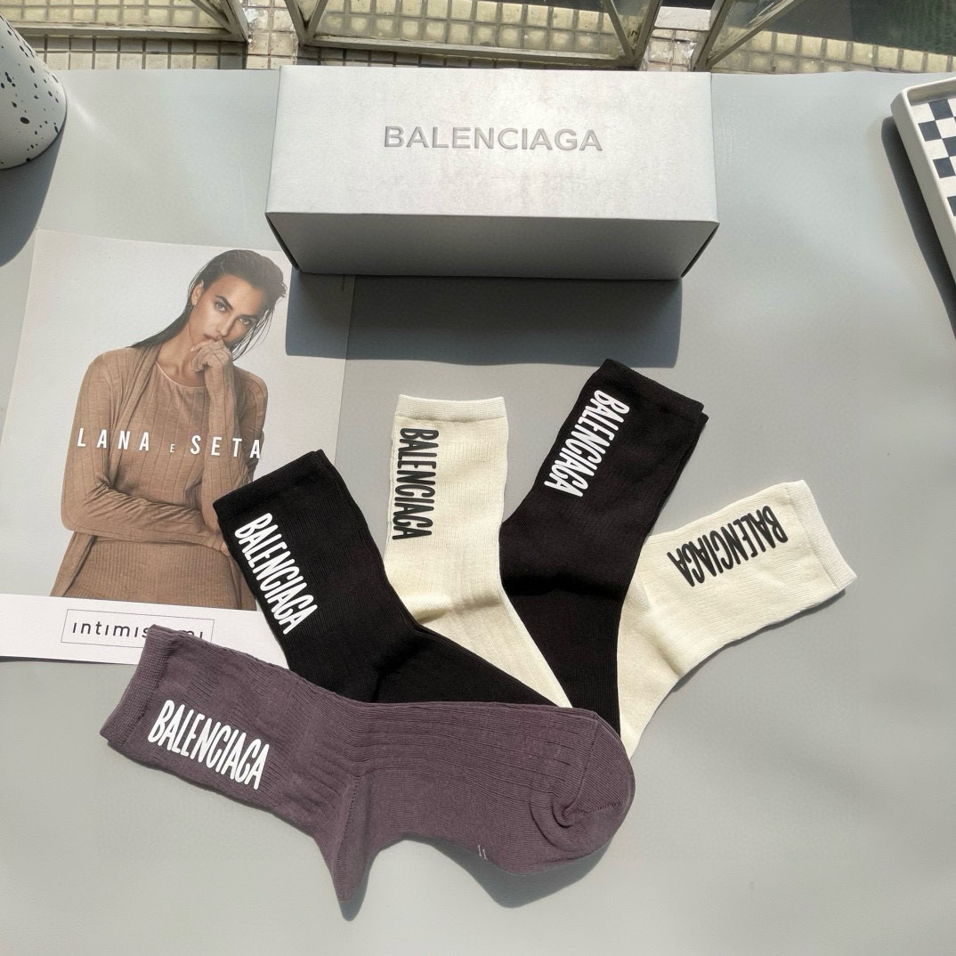  配包装【一盒五双】BALENCIAGA · 巴黎世家🌟 高品质。好看到爆炸欧美大牌高筒袜。男女款🌟潮人