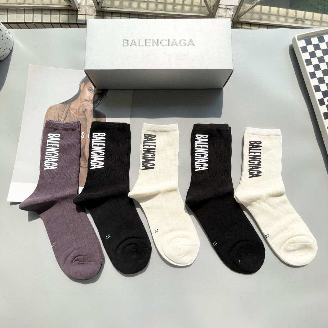  配包装【一盒五双】BALENCIAGA · 巴黎世家🌟 高品质。好看到爆炸欧美大牌高筒袜。男女款🌟潮人