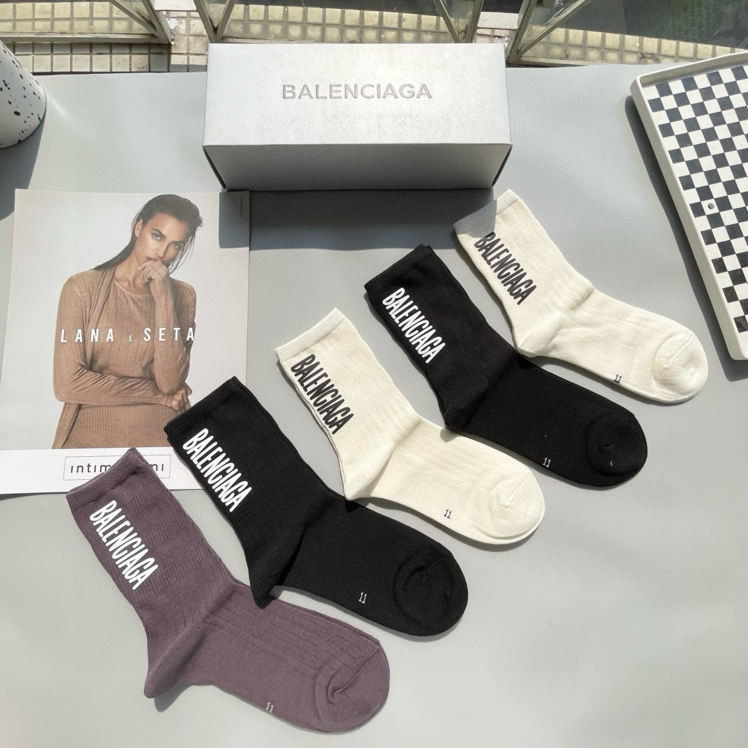  配包装【一盒五双】BALENCIAGA · 巴黎世家🌟 高品质。好看到爆炸欧美大牌高筒袜。男女款🌟潮人