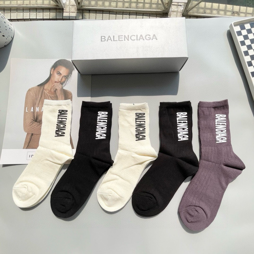  配包装【一盒五双】BALENCIAGA · 巴黎世家🌟 高品质。好看到爆炸欧美大牌高筒袜。男女款🌟潮人