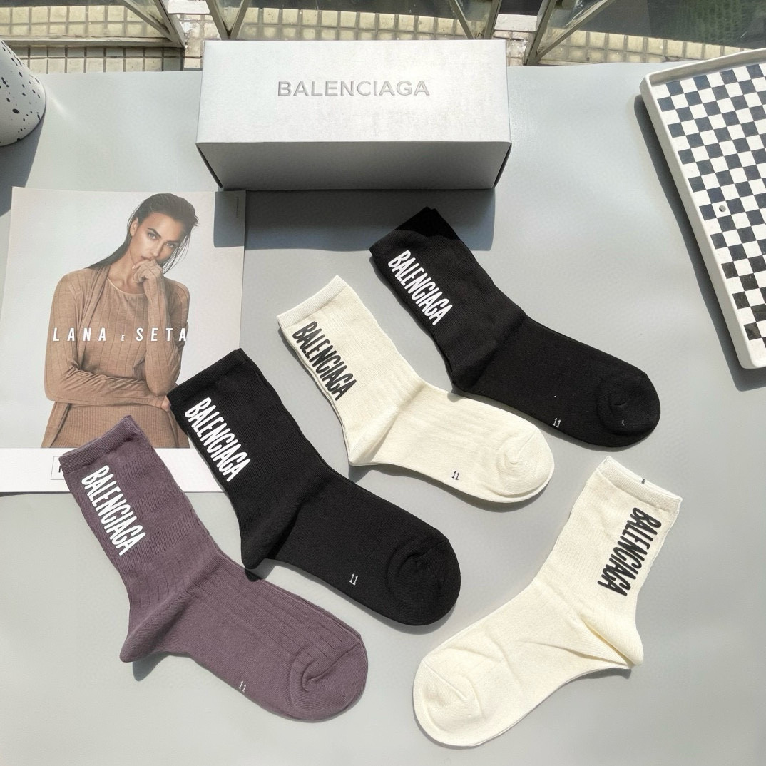  配包装【一盒五双】BALENCIAGA · 巴黎世家🌟 高品质。好看到爆炸欧美大牌高筒袜。男女款🌟潮人