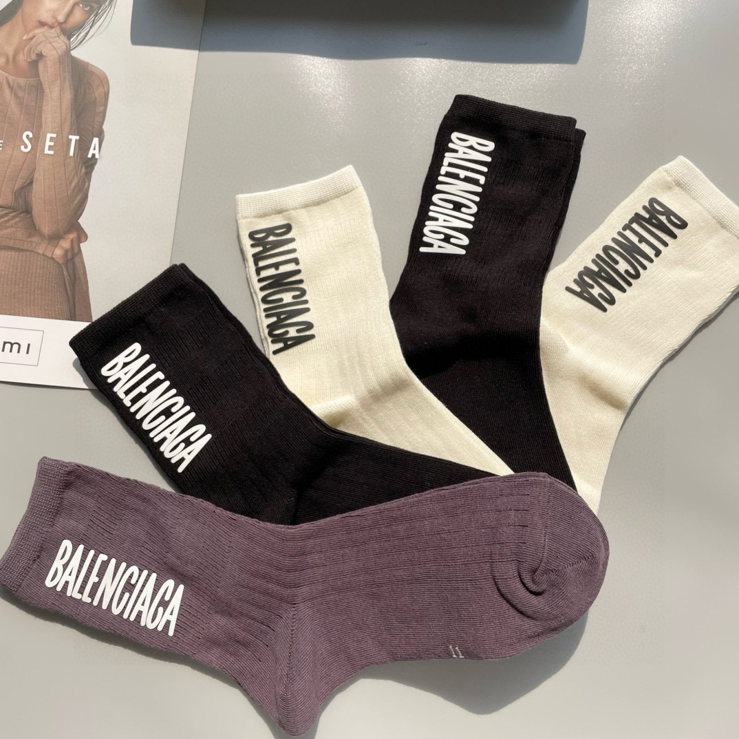  配包装【一盒五双】BALENCIAGA · 巴黎世家🌟 高品质。好看到爆炸欧美大牌高筒袜。男女款🌟潮人