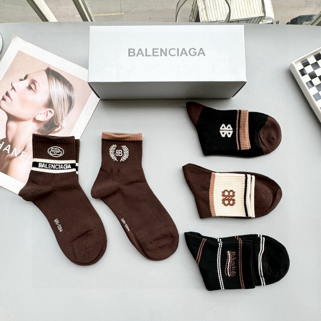  配包装【一盒五双】BALENCIAGA · 巴黎世家🌟 高品质。好看到爆炸欧美大牌中筒袜。男女款🌟潮人