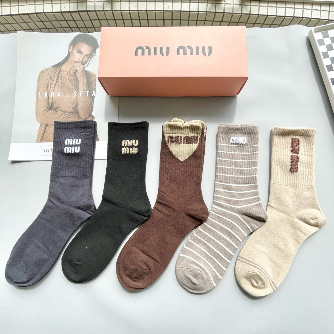  配包装【一盒四双】miumiu · 缪缪❗️高品质。超级爆款网红袜子❗️miu家官网同步饰品字母中筒
