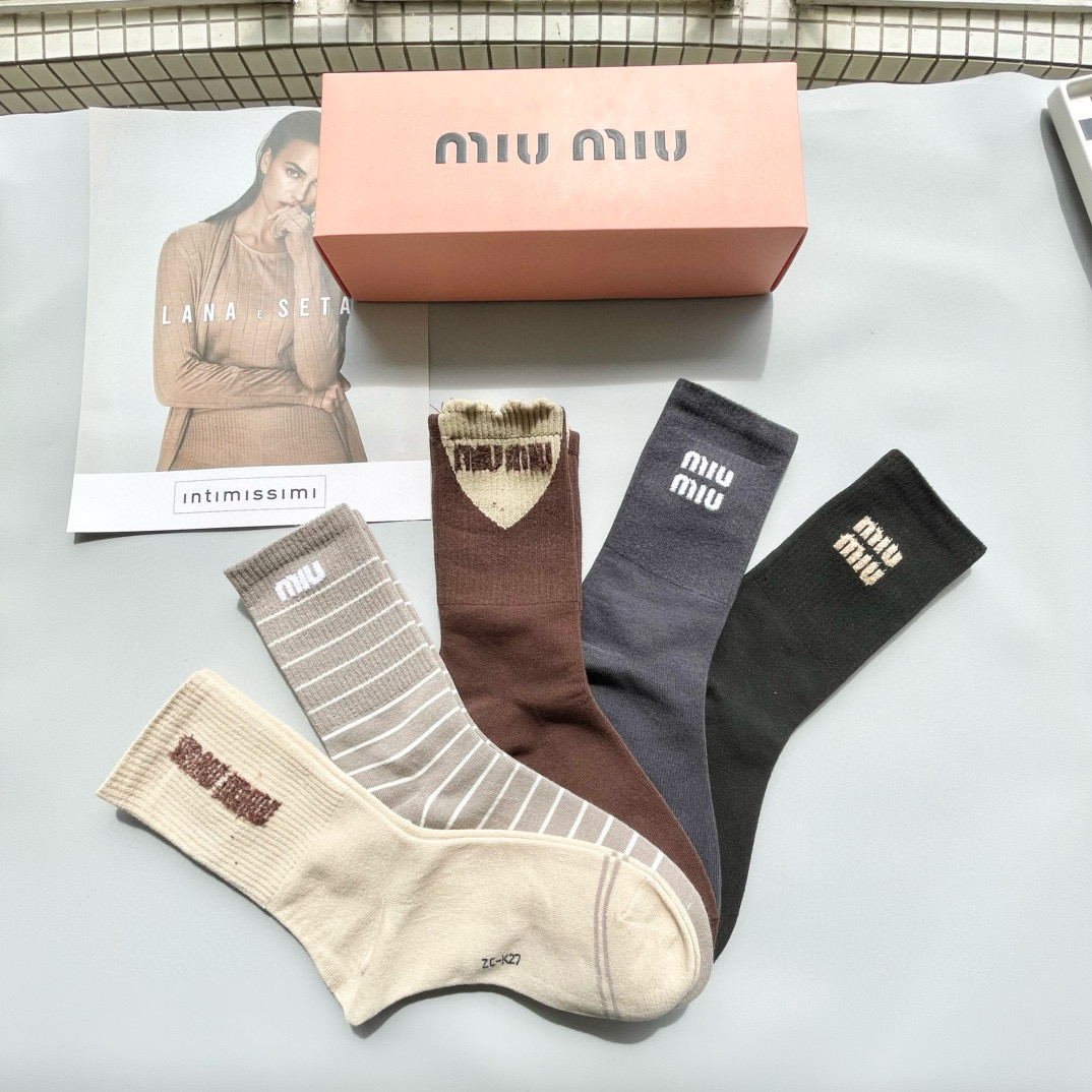   配包装【一盒四双】miumiu · 缪缪❗️高品质。超级爆款网红袜子❗️miu家官网同步饰品字母中筒