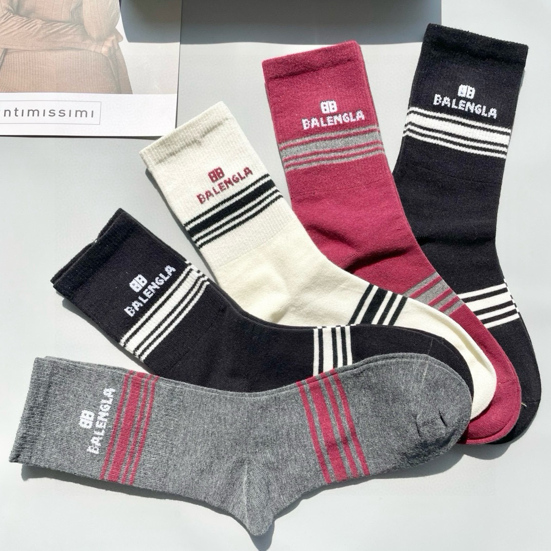  配包装【一盒五双】BALENCIAGA · 巴黎世家🌟 好看到爆炸欧美大牌高筒袜。男女款🌟潮人必不能少