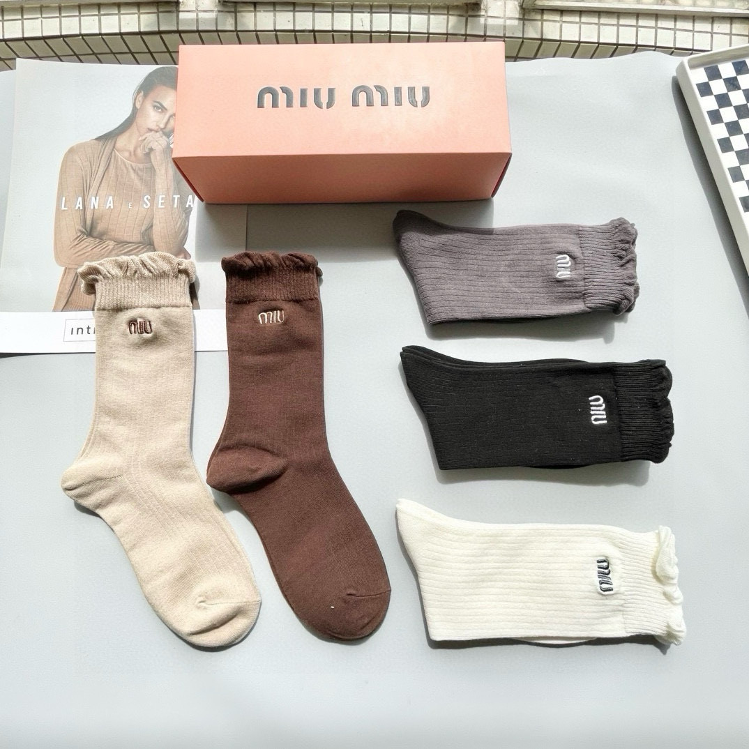  配包装【一盒四双】MIUMIU · 缪缪❗️高品质。超级爆款网红高筒袜子❗️MIU家官网同步刺绣字母高