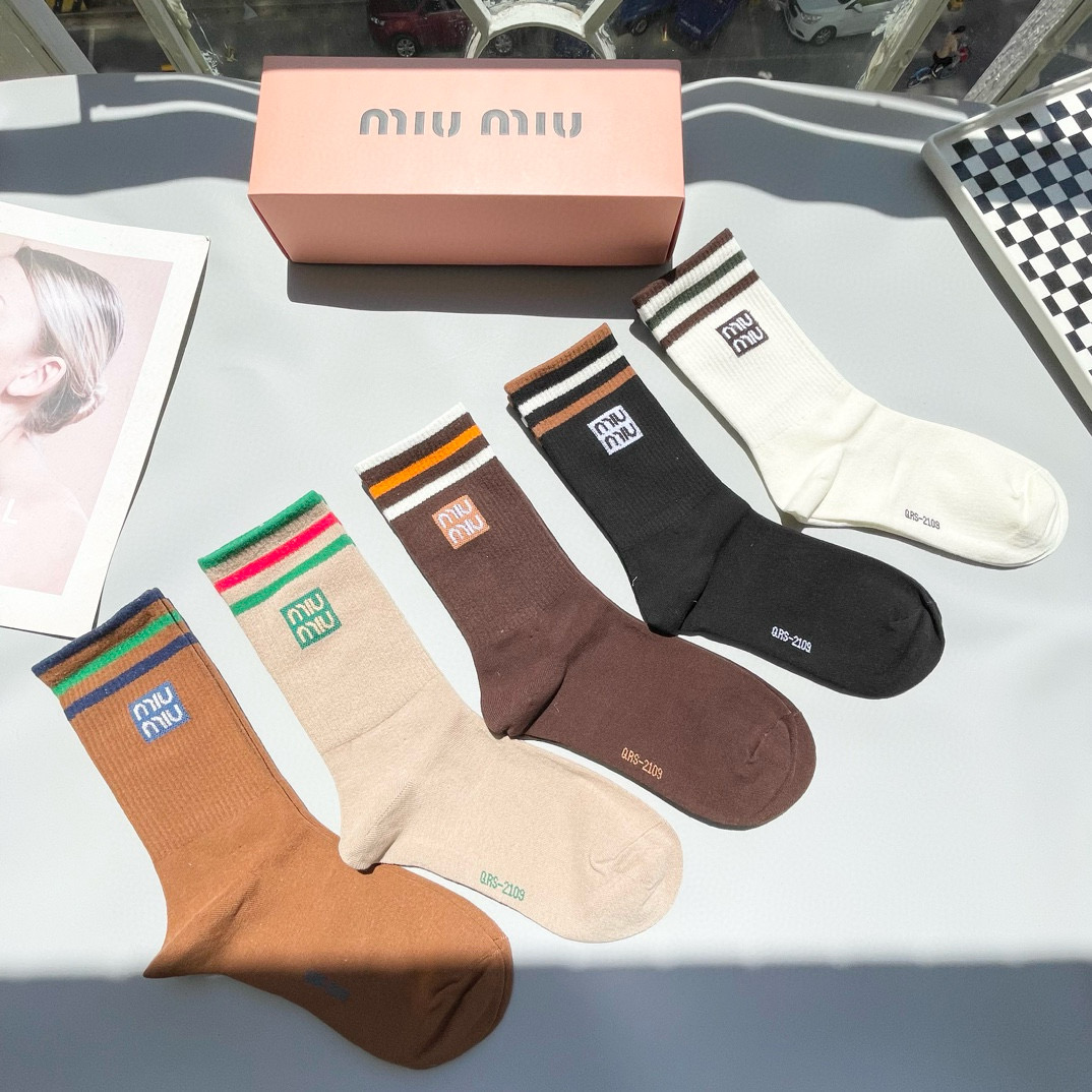   配包装【一盒四双】miumiu · 缪缪❗️高品质。超级爆款网红袜子❗️miu家官网同步饰品字母中筒