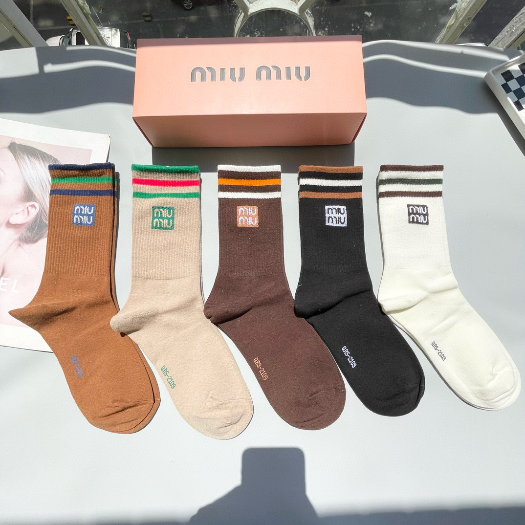   配包装【一盒四双】miumiu · 缪缪❗️高品质。超级爆款网红袜子❗️miu家官网同步饰品字母中筒