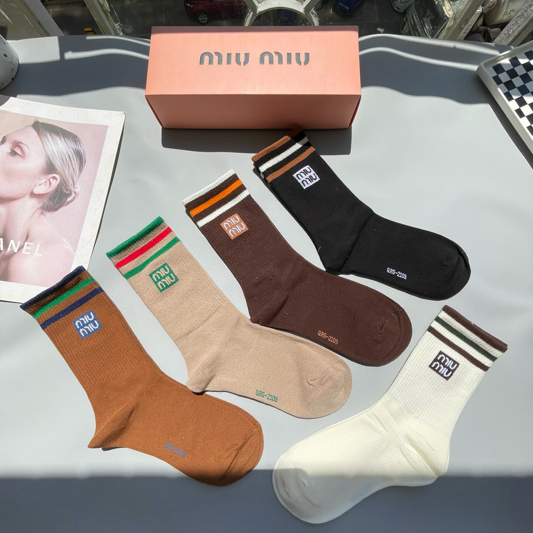   配包装【一盒四双】miumiu · 缪缪❗️高品质。超级爆款网红袜子❗️miu家官网同步饰品字母中筒