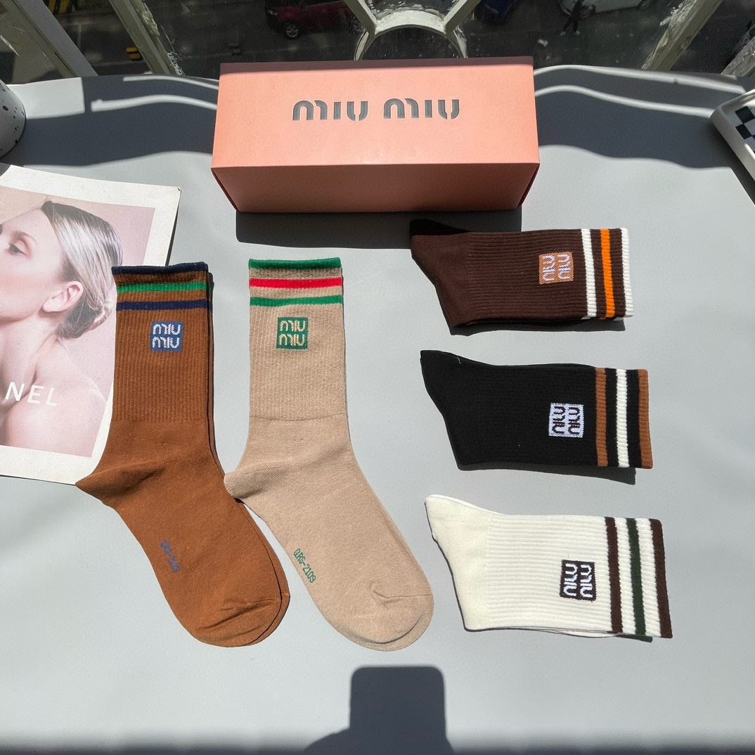   配包装【一盒四双】miumiu · 缪缪❗️高品质。超级爆款网红袜子❗️miu家官网同步饰品字母中筒