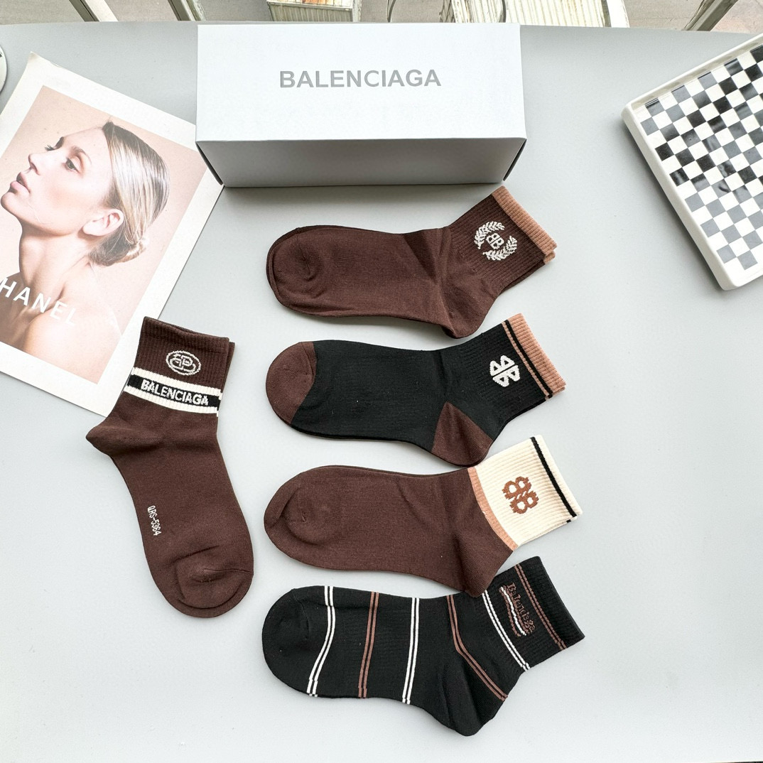  配包装【一盒五双】BALENCIAGA · 巴黎世家🌟 高品质。好看到爆炸欧美大牌中筒袜。男女款🌟潮人