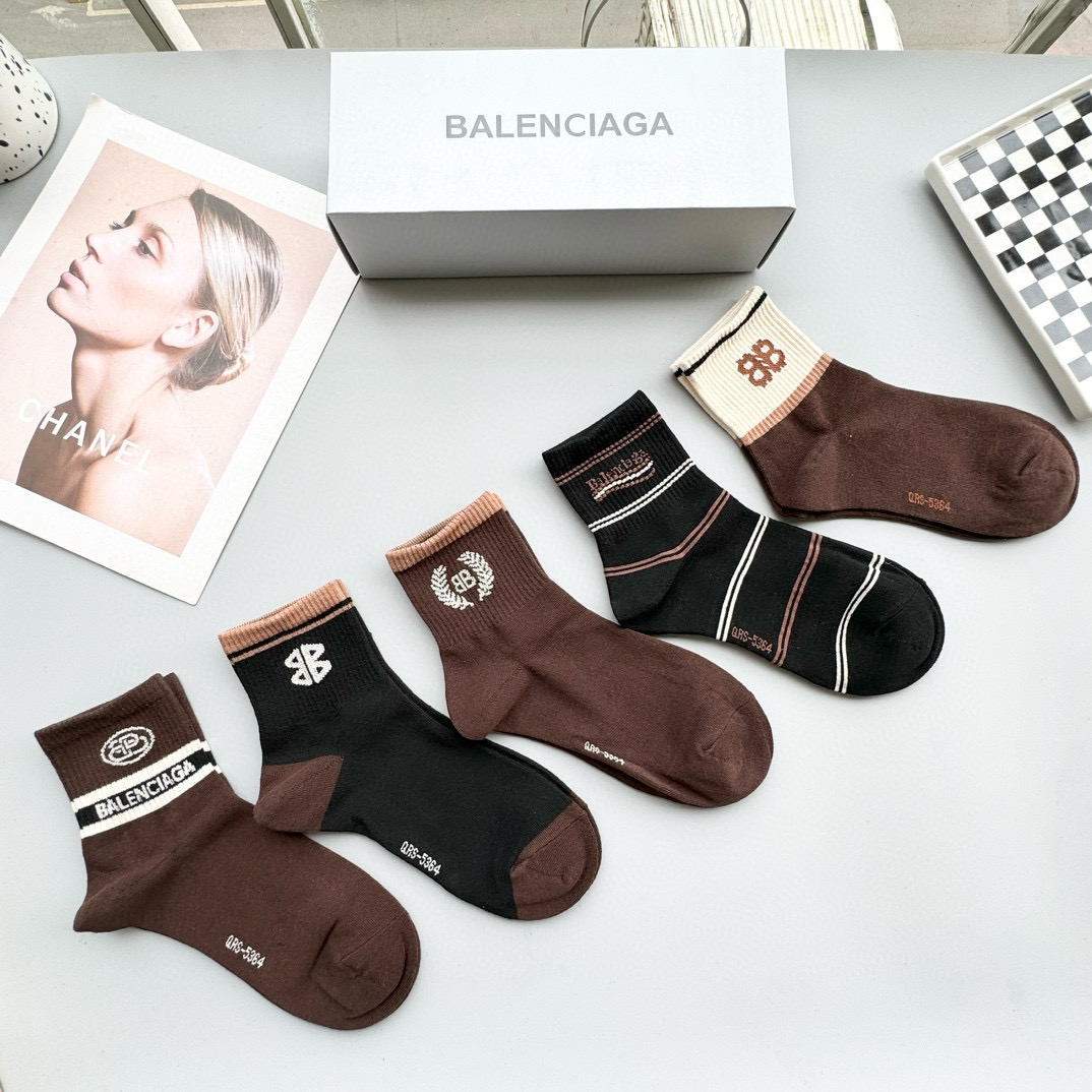  配包装【一盒五双】BALENCIAGA · 巴黎世家🌟 高品质。好看到爆炸欧美大牌中筒袜。男女款🌟潮人
