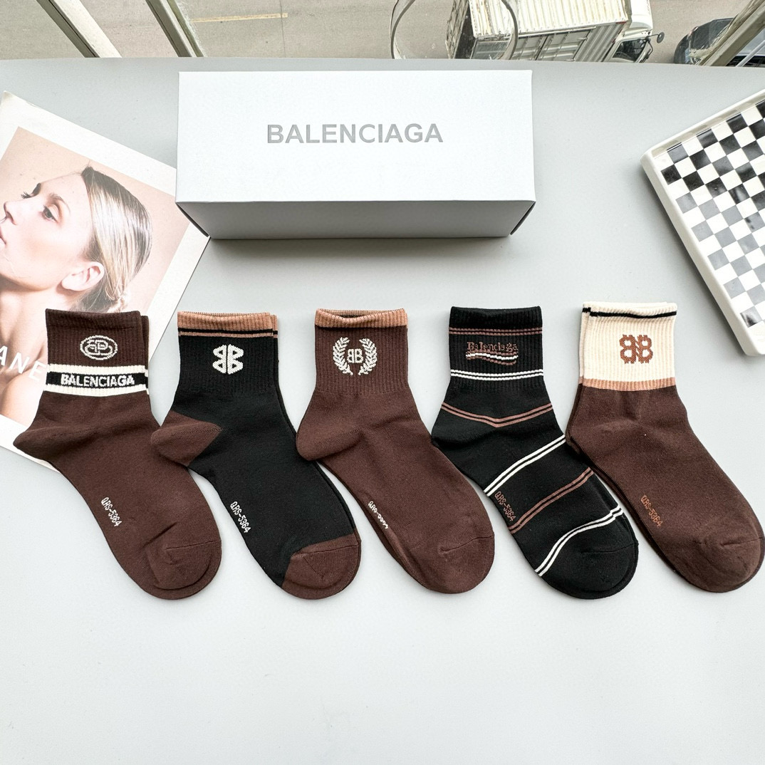  配包装【一盒五双】BALENCIAGA · 巴黎世家🌟 高品质。好看到爆炸欧美大牌中筒袜。男女款🌟潮人