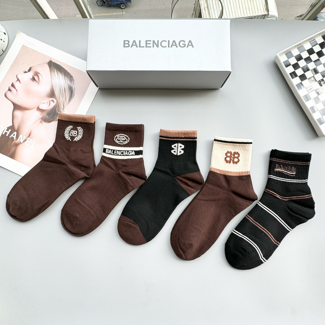  配包装【一盒五双】BALENCIAGA · 巴黎世家🌟 高品质。好看到爆炸欧美大牌中筒袜。男女款🌟潮人