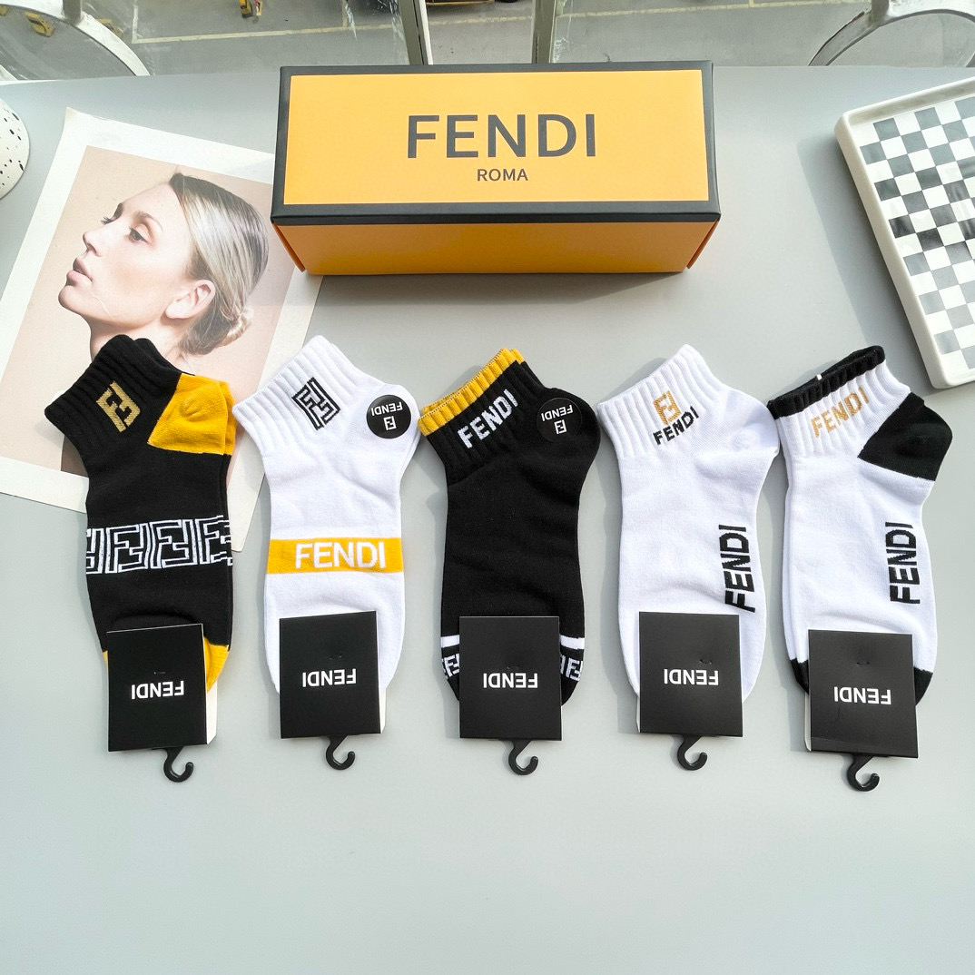  配包装【一盒五双】🌟FENDI芬迪🌟高版本 ～好看到爆炸 欧美大牌男女款短袜。🌟潮人必不能少的专柜代购