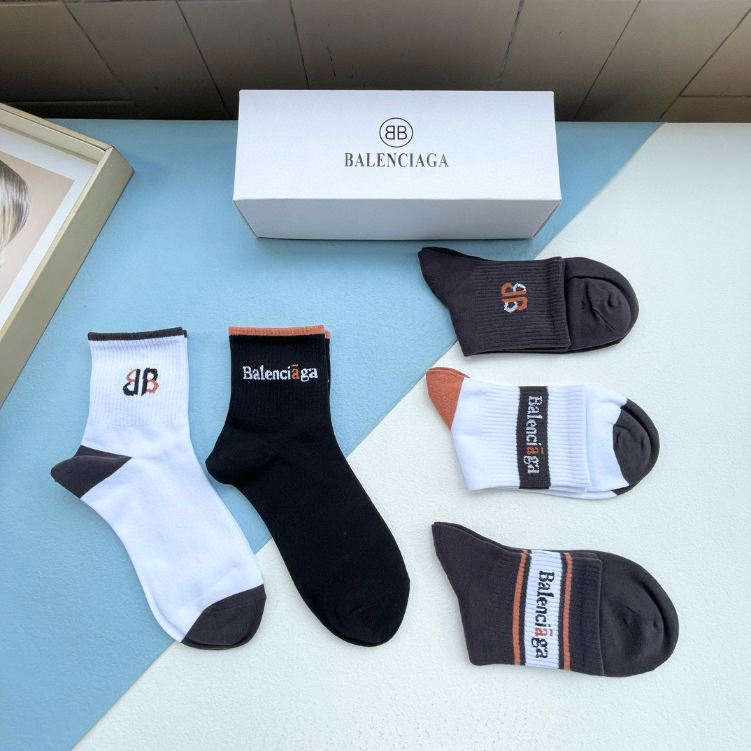  配包装【一盒五双】BALENCIAGA · 巴黎世家🌟 高品质。好看到爆炸欧美大牌中筒袜。男女款🌟潮人