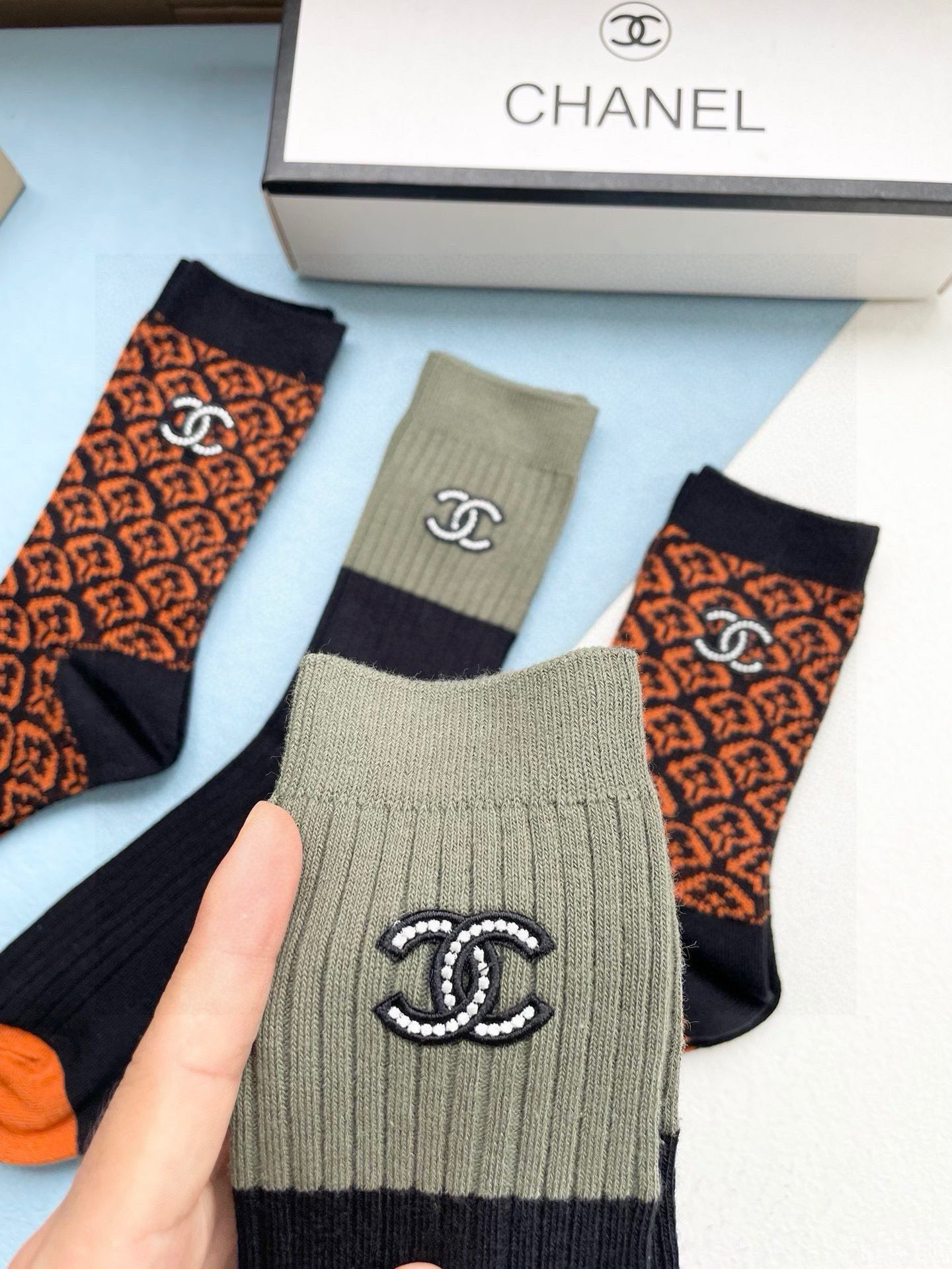  配包装【一盒四双】CHANEL · 香奈儿❗️高品质。超级爆款网红袜子❗️小香家官网同步饰品字母中筒袜