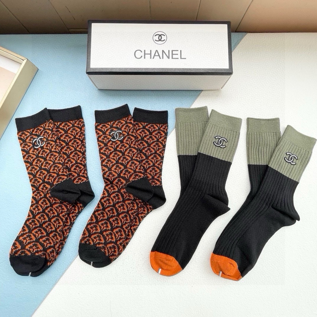  配包装【一盒四双】CHANEL · 香奈儿❗️高品质。超级爆款网红袜子❗️小香家官网同步饰品字母中筒袜