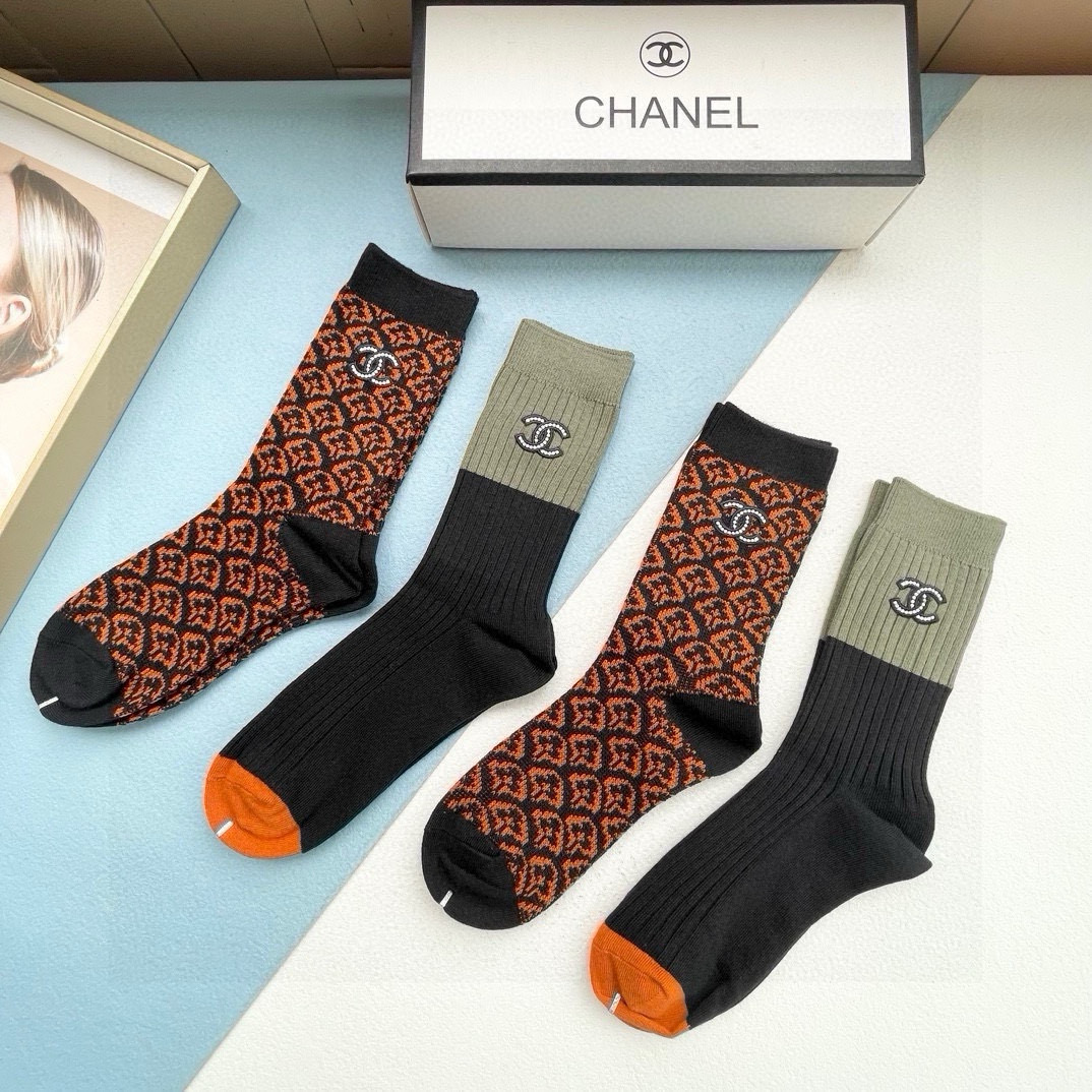  配包装【一盒四双】CHANEL · 香奈儿❗️高品质。超级爆款网红袜子❗️小香家官网同步饰品字母中筒袜
