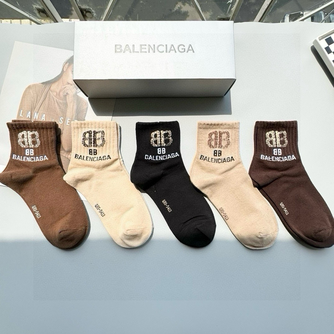  配包装【一盒五双】BALENCIAGA · 巴黎世家🌟 高品质。好看到爆炸欧美大牌中筒袜。男女款🌟潮人
