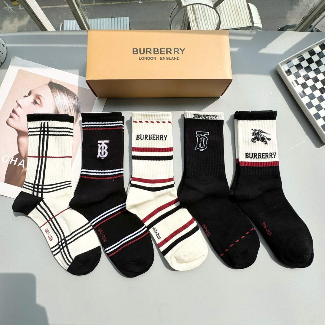 NO:350830,Packaging [one box and five pairs] Burberry counter latest embroidered TB socks Bajia counter synchronized medium-length stockings, classic war horse internet celebrity popular socks INS high-end socks super eye-catching color, the real thing is super beautiful, ins super hot small items, big brands go out on the street, trendy people must have super easy to match socks, stockings, socks, burberry, burberry, socks19860909配包装【一盒五双】巴宝莉专柜最新款刺绣TB袜子巴家专柜同步中长袜,经典战马网红爆款袜子INS高端潮袜超抢眼色系,实物超漂亮,ins超火爆小单品,大牌出街,潮人必备超好搭袜子,丝袜,袜子,burberry,burberry,socks,accessory