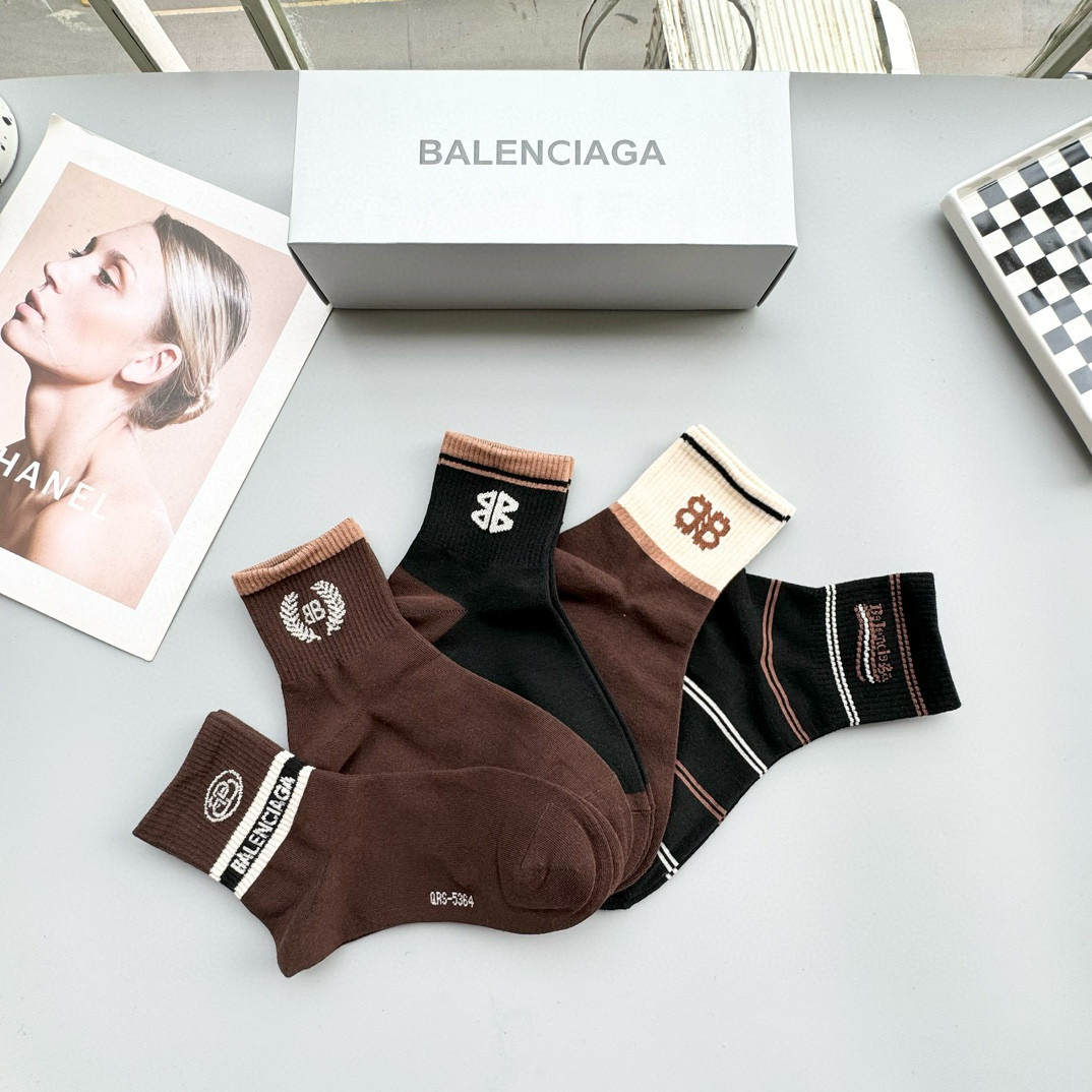  配包装【一盒五双】BALENCIAGA · 巴黎世家🌟 高品质。好看到爆炸欧美大牌中筒袜。男女款🌟潮人