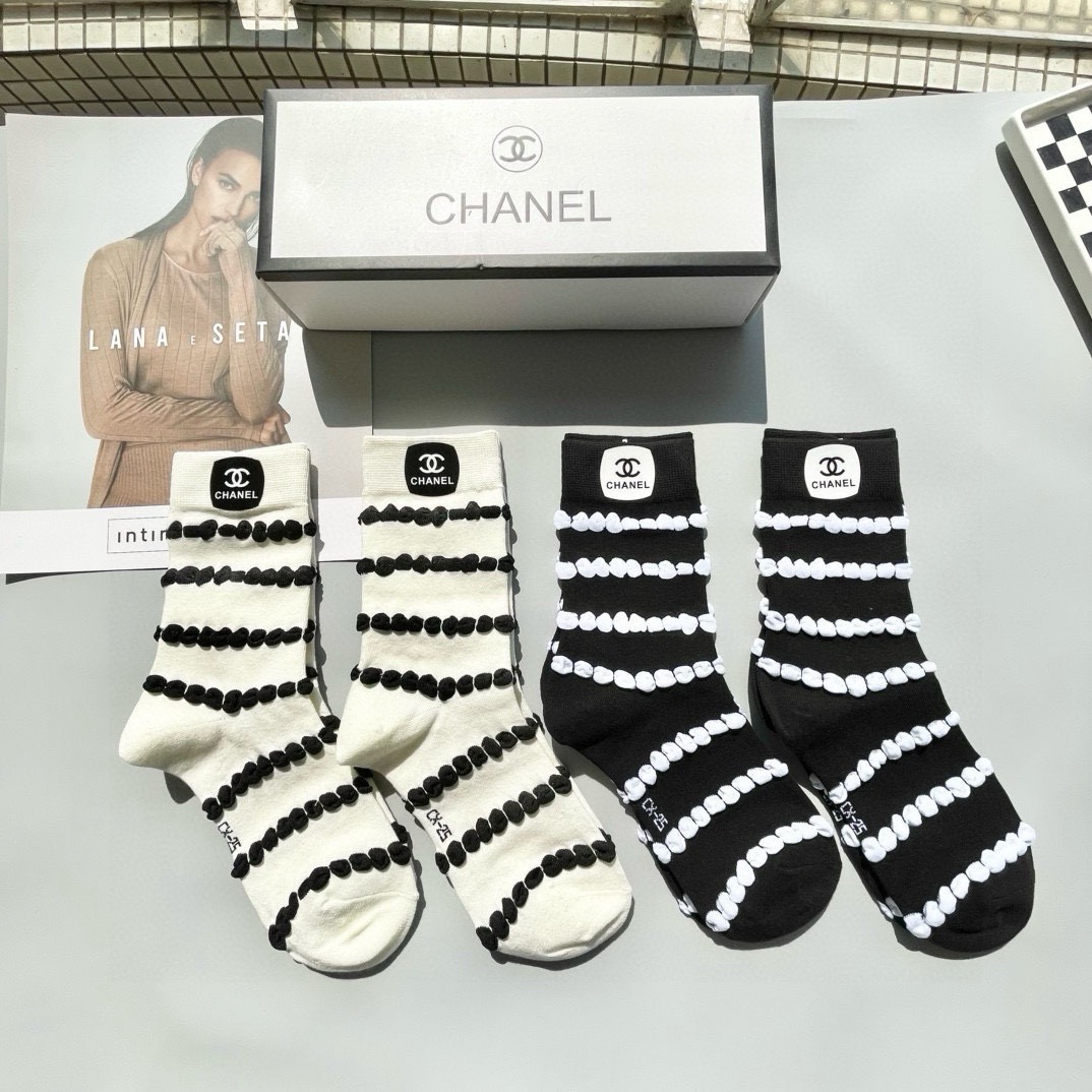 NO:352132,Packaging [one box and four pairs] CHANEL Chanel's popular mid-tube socks high-version ~ It's easy to see the explosion. The counter purchasing quality that European and American big-name mid-tube socks are indispensable. Socks, which are super high-quality and fashionable. Ahhhhhh~~ Recommended and recommended~~ Must-in-one fashionable items!  !  socks, stockings, socks, chanel, chanel, socks19860909配包装【一盒四双】CHANEL香奈儿 爆款中筒袜高版本 ～好看到爆炸 欧美大牌中筒袜潮人必不能少的专柜代购品质 袜子 ,搭配起来超高逼格 时髦度爆表啊啊啊啊～～推荐推荐推荐～～必入时髦小单品！！袜子,丝袜,袜子,chanel,chanel,socks,accessory