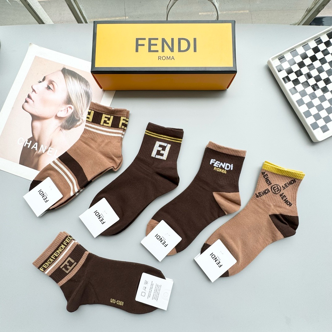  配包装【一盒五双】FENDI · 芬迪❗️大F新品男女款秋冬款中筒袜子❗️超级经典的双F标志，纯棉材质
