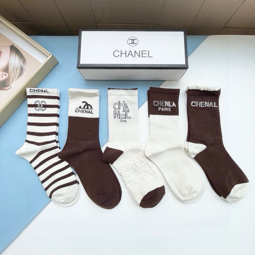 NO:352741,Packaging [one box and five pairs] Chanel Chanel is a hot high-end version of high-end socks ~ It is easy to see the explosion. A must-have counter purchasing quality for big European and American brands of high-end socks. Socks, which are super high-end and fashionable. Ahhhhhh~~ Recommended and recommended~~ Must-in-one fashionable items!  !  socks, stockings, socks, chanel, chanel, socks19860909配包装【一盒五双】Chanel 香奈儿 爆款高筒袜高版本 ～好看到爆炸 欧美大牌高筒袜潮人必不能少的专柜代购品质 袜子 ,搭配起来超高逼格 时髦度爆表啊啊啊啊～～推荐推荐推荐～～必入时髦小单品！！袜子,丝袜,袜子,chanel,chanel,socks,accessory