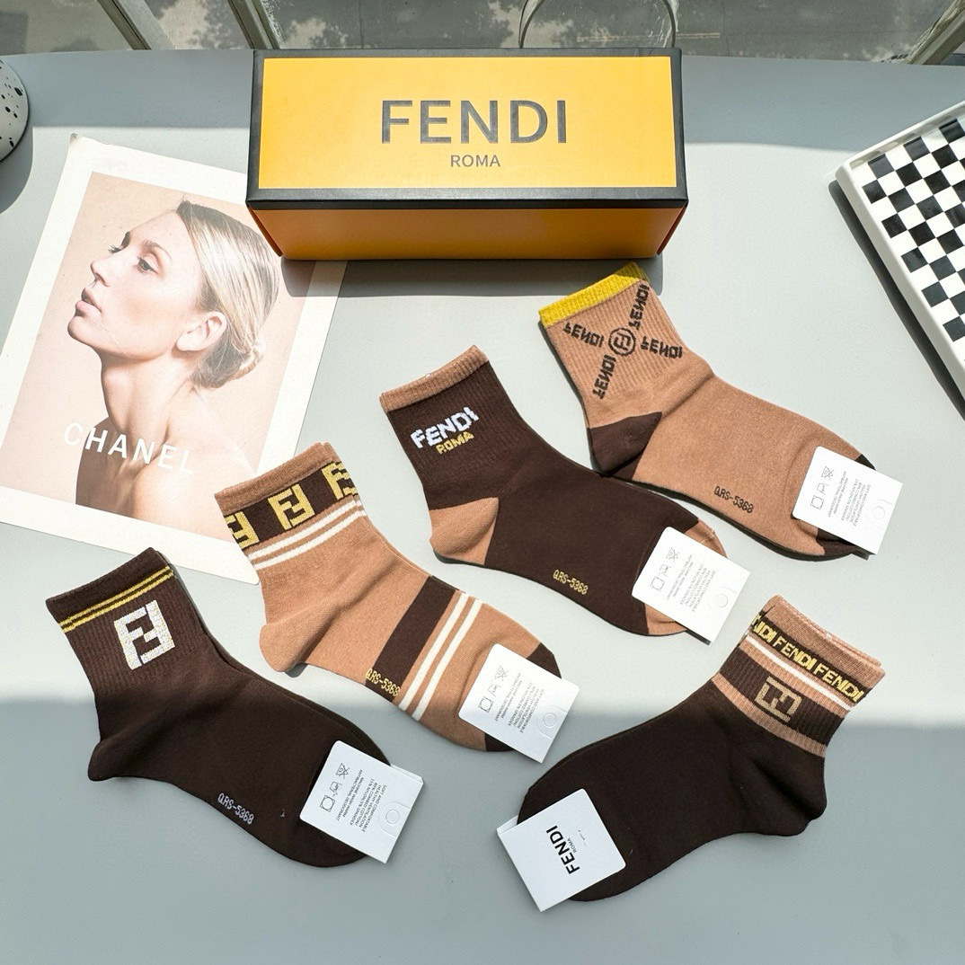  配包装【一盒五双】FENDI · 芬迪❗️大F新品男女款秋冬款中筒袜子❗️超级经典的双F标志，纯棉材质