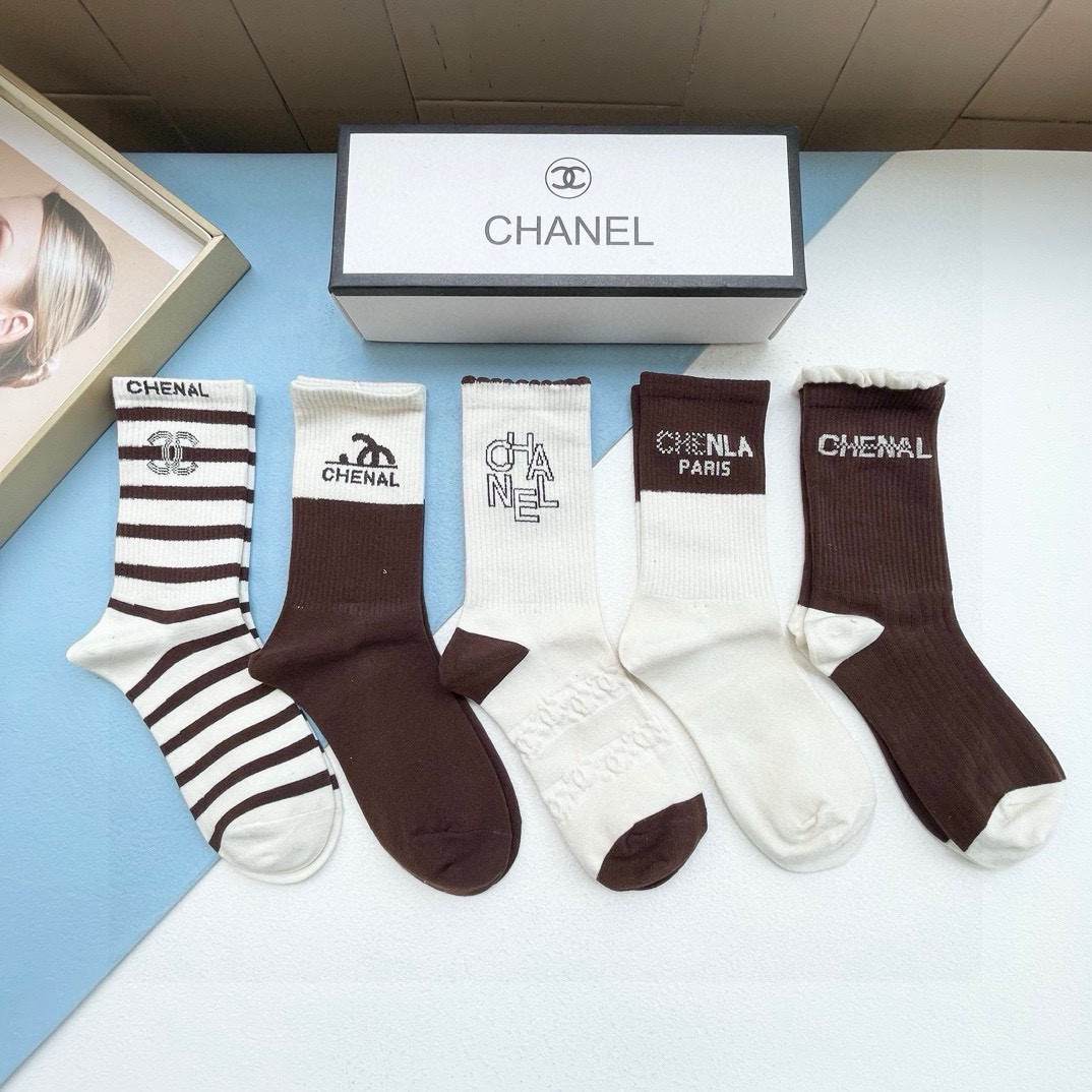NO:356086,Packaging [one box and five pairs] Chanel Chanel is a hot high-end version of high-end socks ~ It is easy to see the explosion. A must-have counter purchasing quality for big European and American brands of high-end socks. Socks, which are super high-end and fashionable. Ahhhhhh~~ Recommended and recommended~~ Must-in-one fashionable items!  !  socks, stockings, socks, chanel, chanel, socks19860909配包装【一盒五双】Chanel 香奈儿 爆款高筒袜高版本 ～好看到爆炸 欧美大牌高筒袜潮人必不能少的专柜代购品质 袜子 ,搭配起来超高逼格 时髦度爆表啊啊啊啊～～推荐推荐推荐～～必入时髦小单品！！袜子,丝袜,袜子,chanel,chanel,socks,accessory