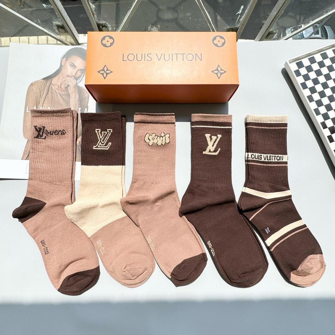 NO:356035,Packaging [one box and five pairs] LV Louis Vuitton, popular stockings, high-version, ~ good to see the explosion, European and American big-name stockings trendy counter purchasing quality, socks, super high-end matching, fashionable and overwhelming, ah ah ah~ Recommended and recommended~~ Must-in-class fashionable items!  !  socks, stockings, socks, louis vuitton, louis vuitton, socks19860909配包装【一盒五双】LV 路易威登 爆款 长筒袜高版本 ～好看到爆炸 欧美大牌长筒袜潮人必不能少的专柜代购品质 袜子 ,搭配起来超高逼格 时髦度爆表啊啊啊啊～～推荐推荐推荐～～必入时髦小单品！！袜子,丝袜,袜子,louis vuitton,louis vuitton,socks,accessory