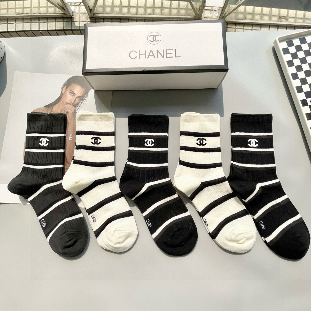 NO:356060,Packaging [one box and five pairs] CHANEL Chanel Internet celebrity hottest ~ It’s easy to see the explosion. The counter purchasing quality that European and American big-name mid-tube socks are indispensable. Socks, which are super high-quality and fashionable. Ahhhhhh~~ Recommended and recommended ~~ Must-in-one fashionable items!  !  socks, stockings, socks, chanel, chanel, socks19860909配包装【一盒五双】CHANEL香奈儿 网红爆款 ～好看到爆炸 欧美大牌中筒袜潮人必不能少的专柜代购品质 袜子 ,搭配起来超高逼格 时髦度爆表啊啊啊啊～～推荐推荐推荐～～必入时髦小单品！！袜子,丝袜,袜子,chanel,chanel,socks,accessory