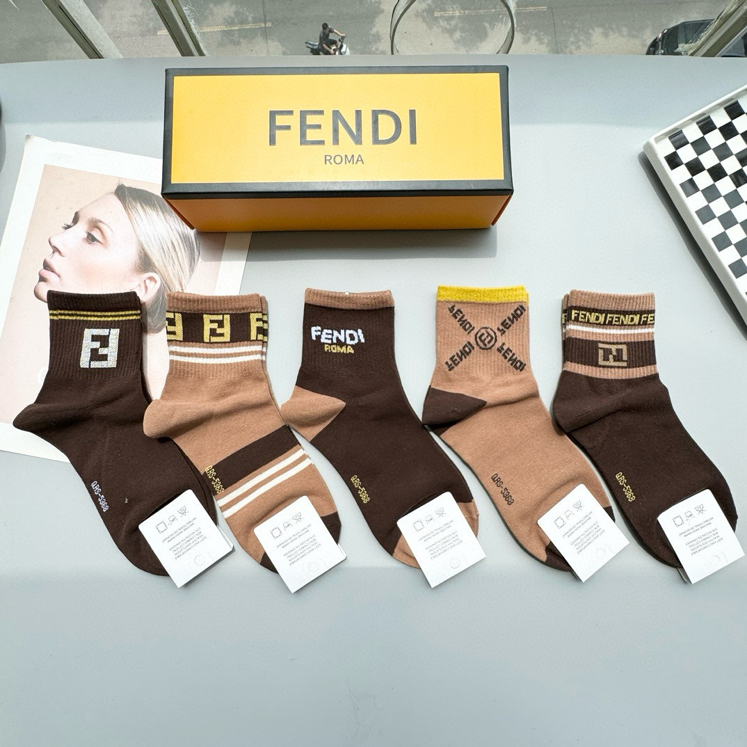  配包装【一盒五双】FENDI · 芬迪❗️大F新品男女款秋冬款中筒袜子❗️超级经典的双F标志，纯棉材质