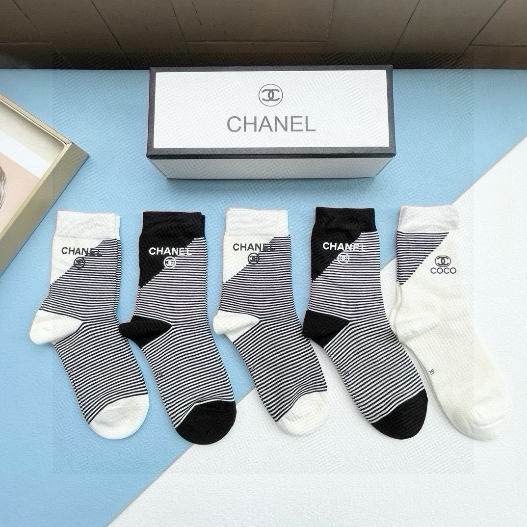 NO:356246,Packaging [one box and five pairs] CHANEL · Chanel high-quality super popular internet celebrity socks Xiaoxiangjia official website synchronous jewelry letter mid-tube socks, ins celebrity internet celebrity recommendations are very popular pure cotton material, lightweight and soft and breathable, all seasons, European and American big street must-have socks, stockings, socks, chanel, chanel, chanel, chanel, socks19860909配包装【一盒五双】CHANEL · 香奈儿高品质超级爆款网红袜子小香家官网同步饰品字母中筒袜,ins明星网红推荐火爆至极纯棉材质,轻薄柔软透气,四季通用,欧美大牌街头必备袜子,丝袜,袜子,chanel,chanel,chanel,socks,accessory